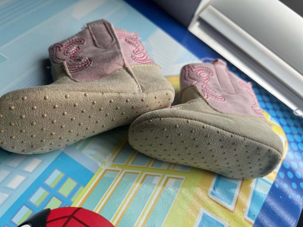 Shoes - Picture 5 of 6